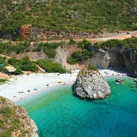 Ioni - Studio By The Sunny Beach *